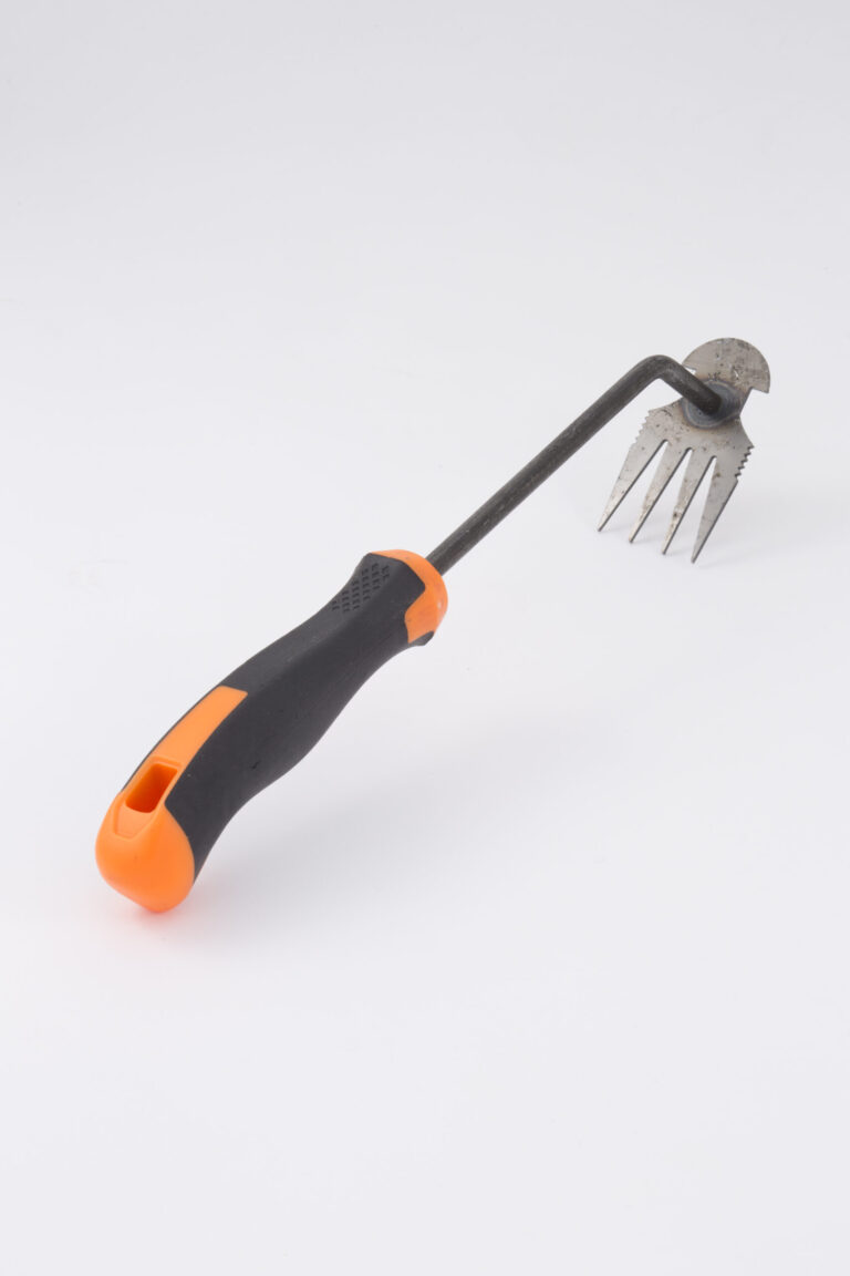 根元からごっそり鍬（くわ）